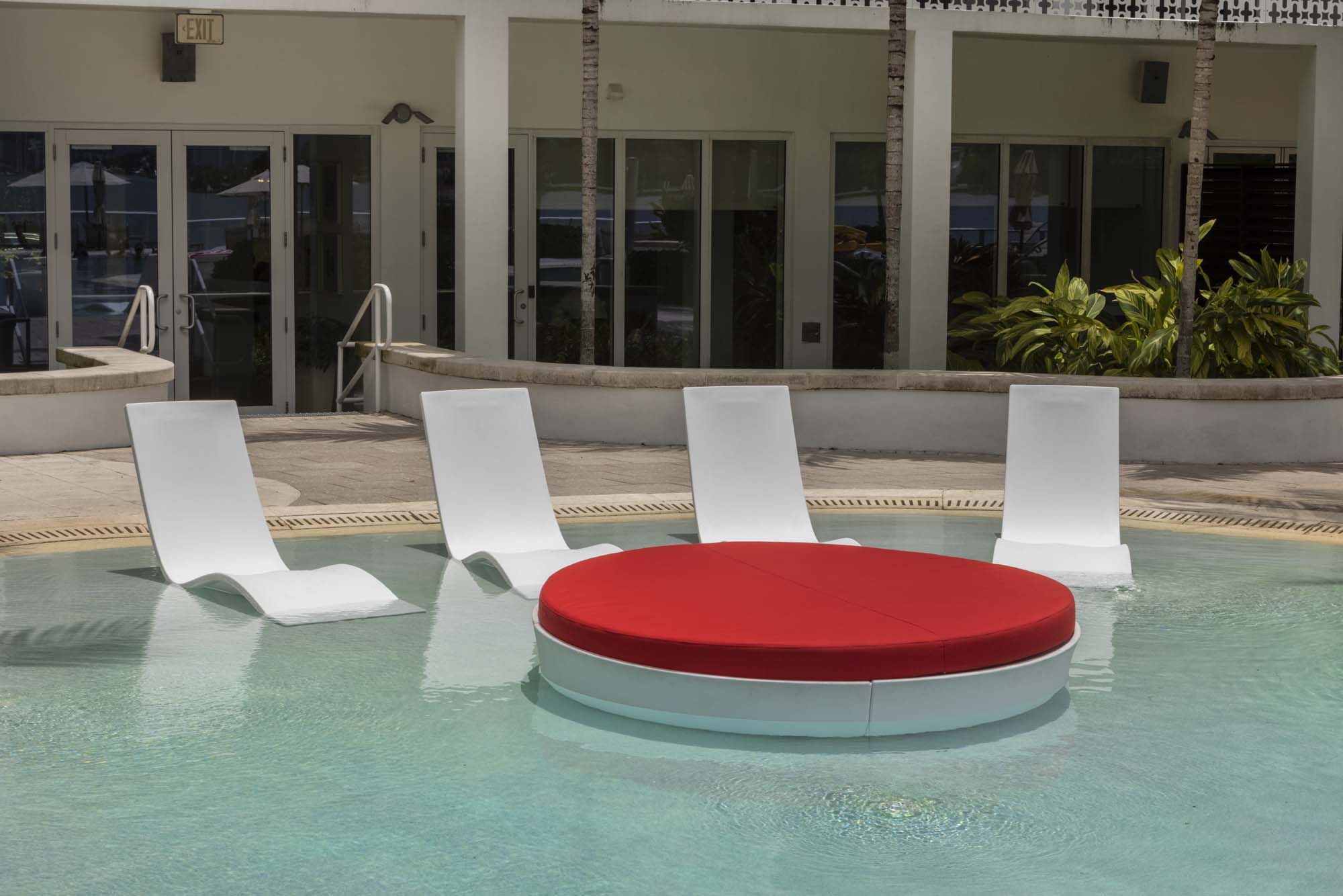 Mirage In-Pool lifestyle